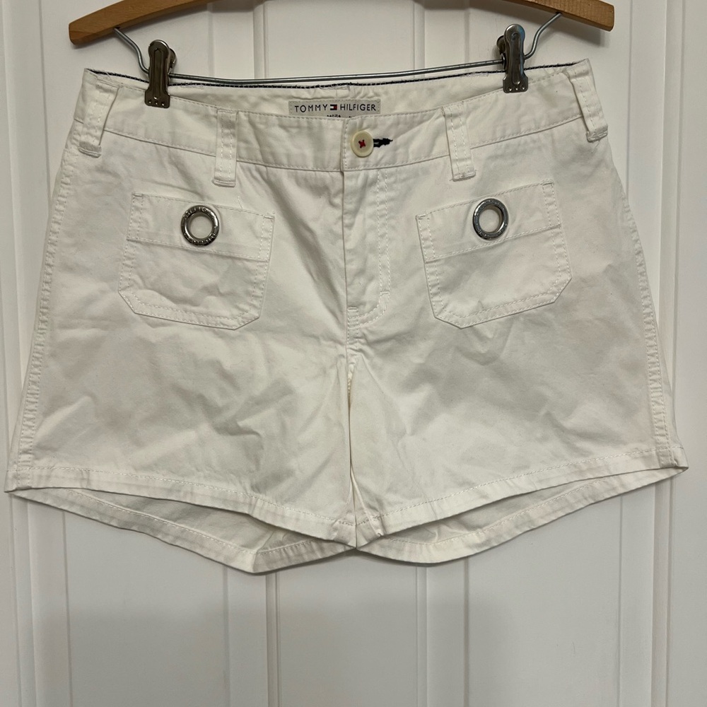TOMMY HILFIGER WHITE COTTON‎ SHORTS WITH HILFIGER LOGO SILVER POCKET RINGS